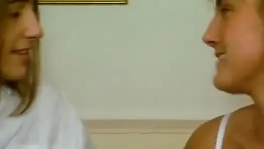 Memek gadis amatir jerman dengan stoking putih dientot habis-habisan