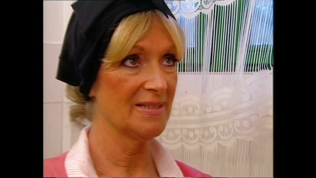 Pantat bahenol gadis remaja dan tante semok dientot habis-habisan sama kontol besar (film lengkap)