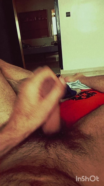 I love jerking off for you 
I'm bi and I like it