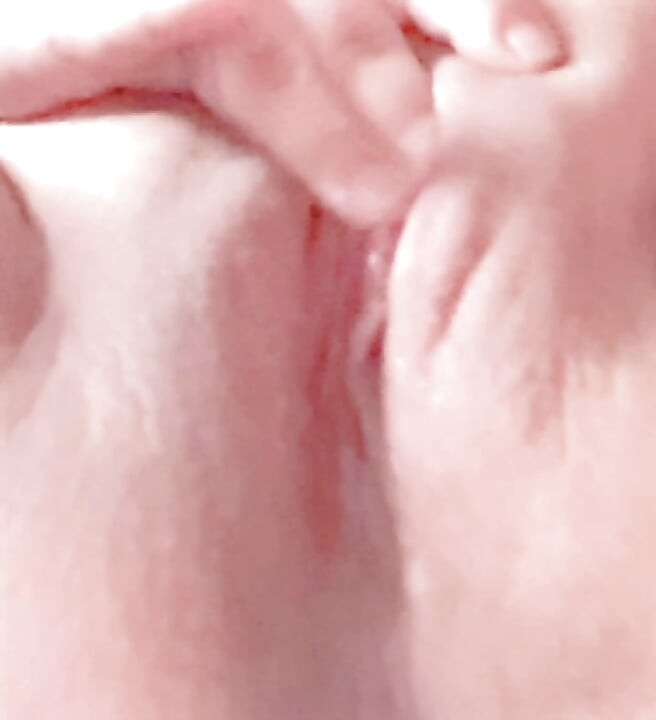 Pussy play and squirt