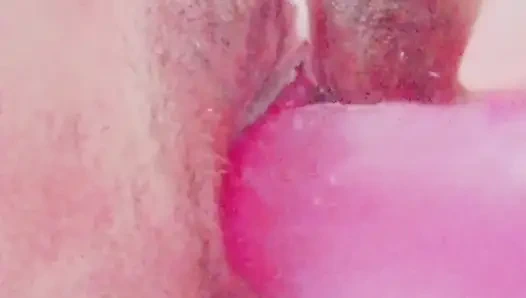 Kremsi amcığımı tek başıma oynamayı seviyorum