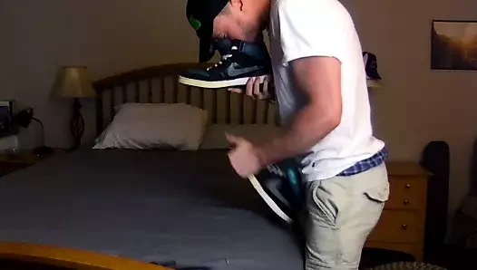 Sikme ve boşalmak içinde nike sneakers
