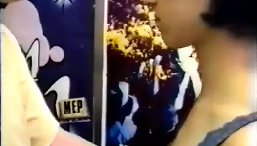 Cowok ini ngentot sama pejalan kaki di pinggir kolam!