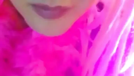 Komm auf meine hand und schlüpfe es wie eine kleine sissy-schlampe