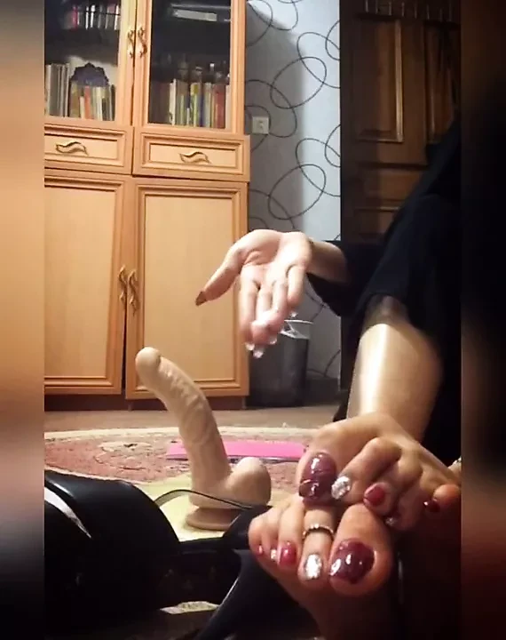 Amante iraniana ensina usando um hijab (meias arrastão)