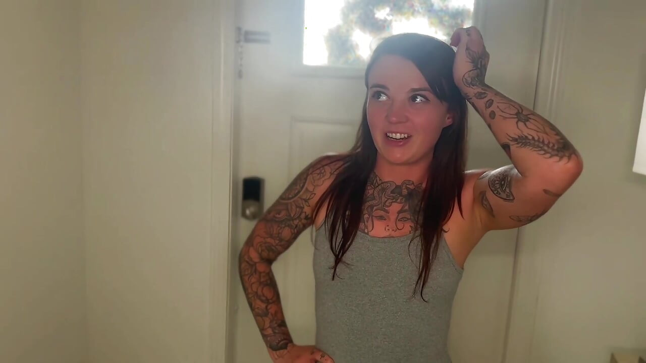 MILF s velkým zadkem svádí sexuálního terapeuta, aby jí dal orgasmus