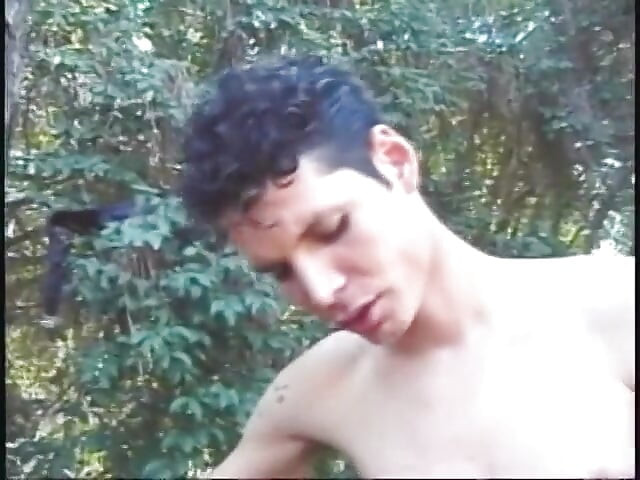 do hot laitina jangal men apne purushon ke aujaar choosti hain