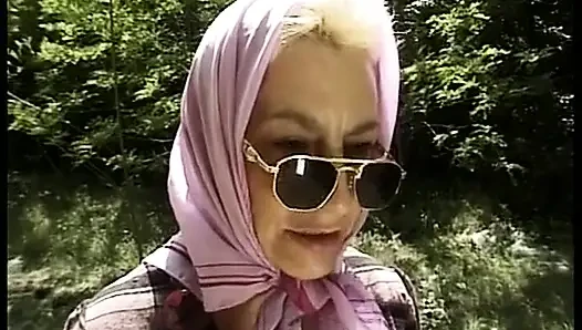 Arschleckende deutsche oma lutscht gerne schwanz und wird gleichzeitig gefickt