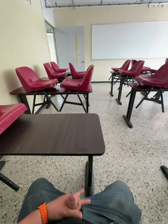Masturbation dans les #IPN de classe - JPER11XXX