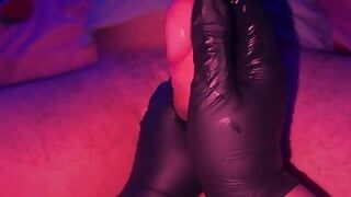Polla completa masturbarse con guantes de látex