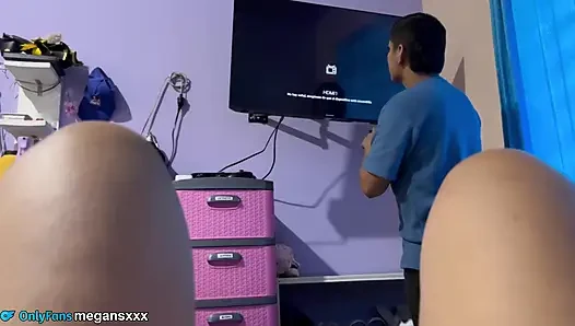 Komşum televizyonu düzeltmeme yardım etti ve işbirlikçi için bir ödül kazandı.