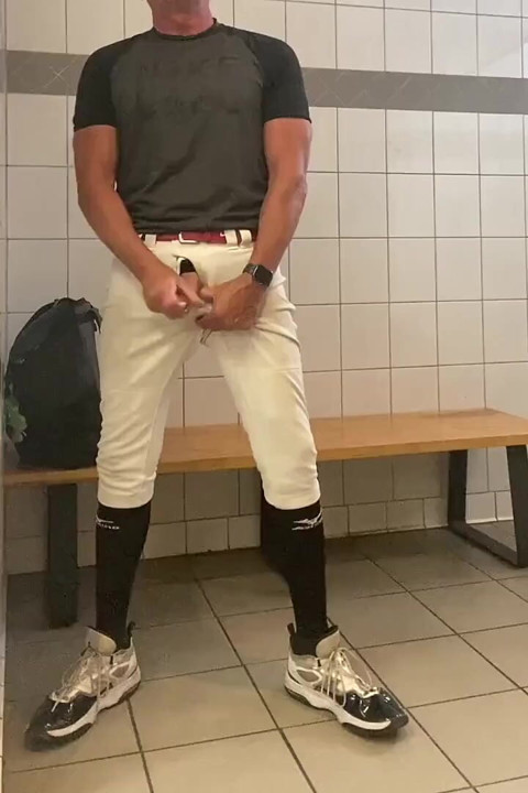 Beisebol preparado jockdad87 atira sua carga alfa no vestiário