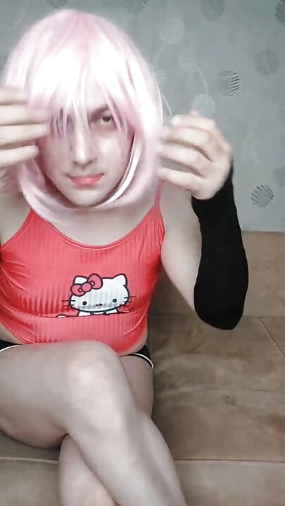 可爱的短裤女牛仔娘娘腔光滑的腿大屁股