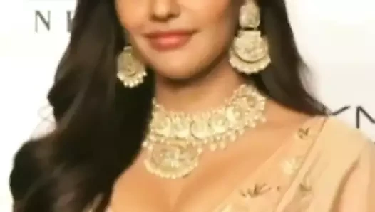 Neha Sharma, scène torride