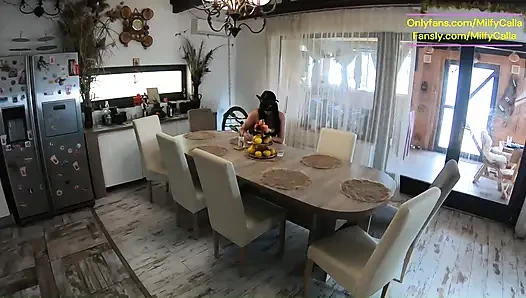 Büro-fetisch, freche sekretärin erwischt & tief blowjob unter dem schreibtisch