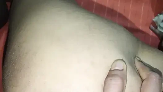 Первый раз раком и девушка скачет на хуе