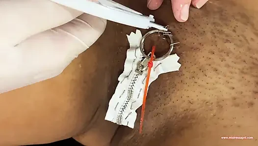 Dominatrix sahibe April - amcığını fermuarla
