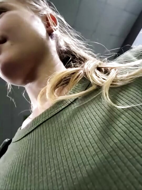 Fingering pussy in the gym jucielussie
