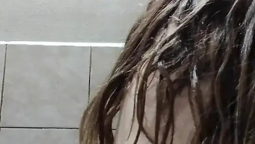 Это видео, когда мне было 18 лет, когда я ввел размер L, анальный плаг в первый раз