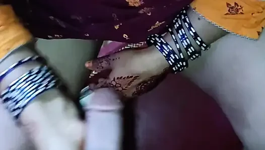 Köylü yenge banyoda işiyor ve kocası tarafından sikiliyor