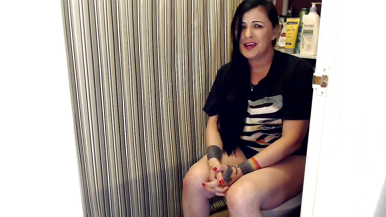 Slave to 2 Girls Smelly Farting Toilet Using Butts
