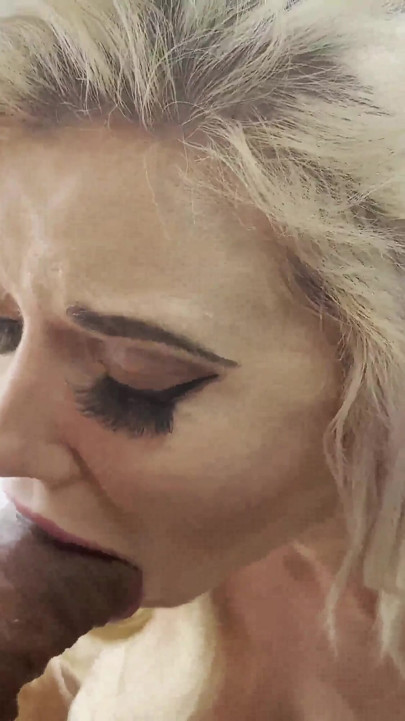 Jayjay Pink ofrece una ducha a Christian Clay y quiere ser follada por su gran polla