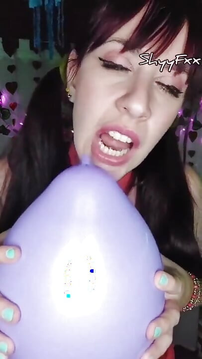 Shyyfxx gelukkig Carnaval! Spelen met ballonnen over mijn hele lichaam - Looner fetisj