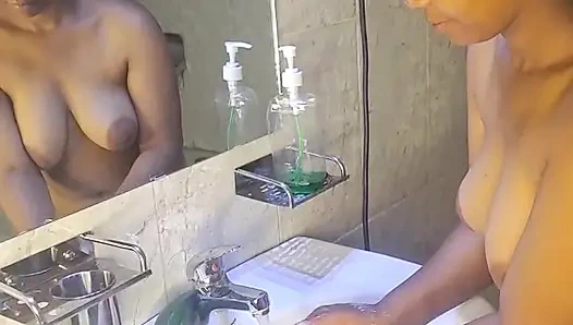 Islak amcık en garip kız dağınık