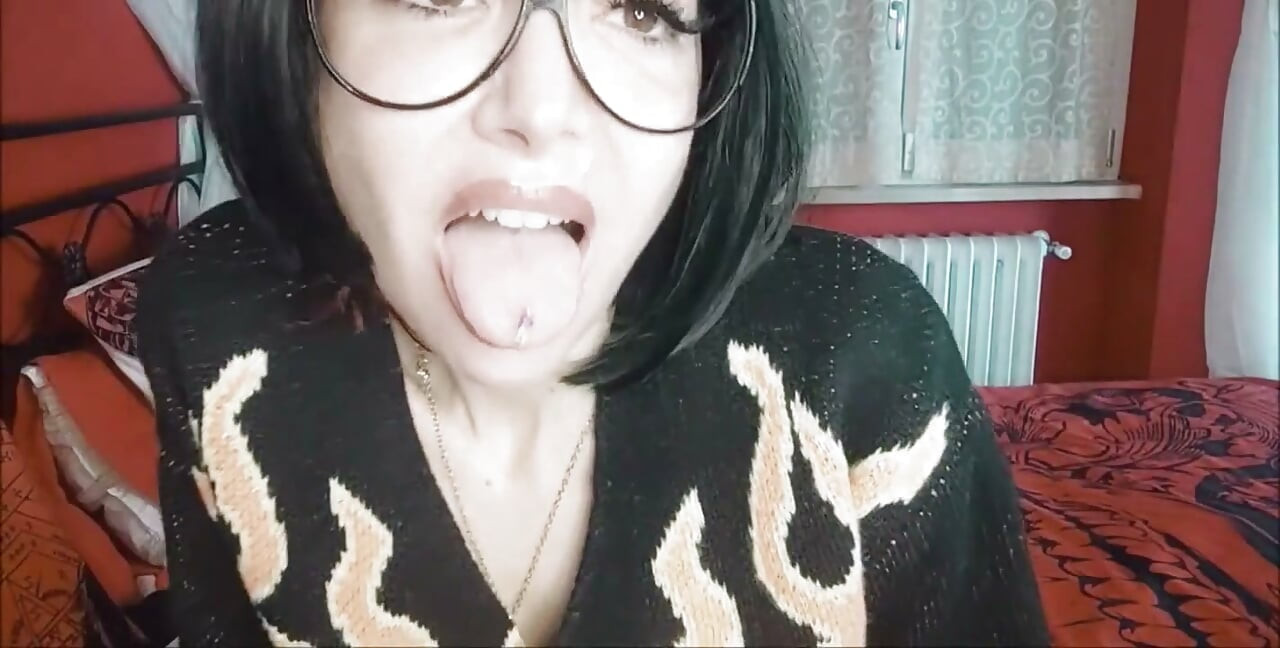 Aman tanrım! Bu seksi dev kadının tüketecek daha fazla erkeğe ihtiyacı var