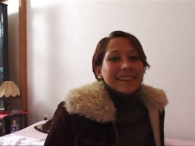 मस्त स्तन वाली कमसिन अपनी पहली कास्टिंग में