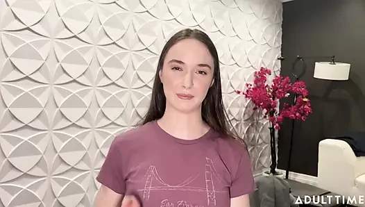'The Party's Over' Hailey Rose, Lexi Luna, Hazel Moore ve Daha Fazla Yetişkin Zamanı oyuncu kadrosu ile bts