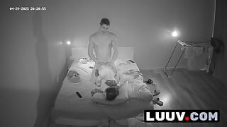 LUUV. Obožava njezine tetovaže i seks u psećoj pozi pred kućnom kamerom