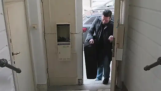 Cewek hot rambut pirang lagi asik nyepong dan ngentot kontol sampai tenggelam