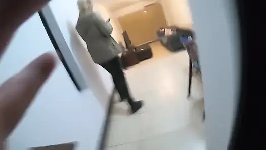 Латины в тройничке с курьером