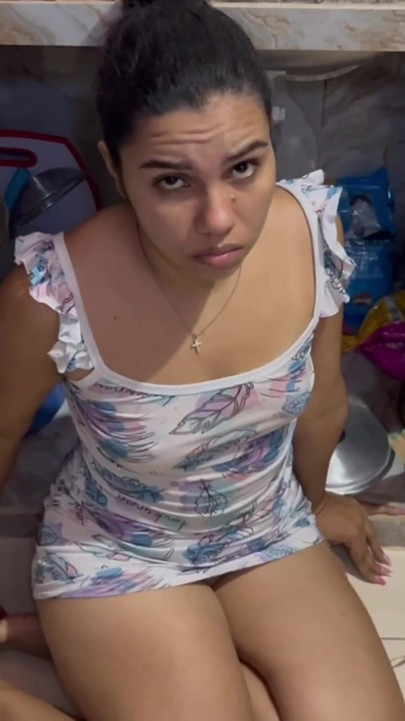 เพื่อนบ้านคลานกูไปที่อพาร์ตเมนต์ของฉัน