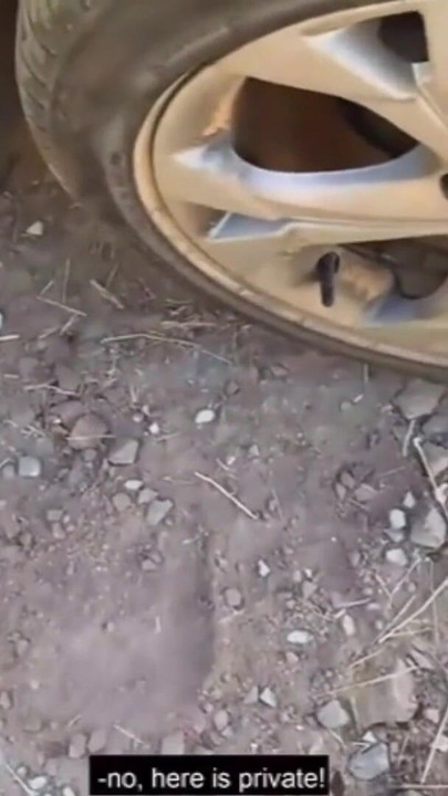 युवा शौकिया टैटू के साथ रंगे हाथों पकड़ी गई | क्लिप 3