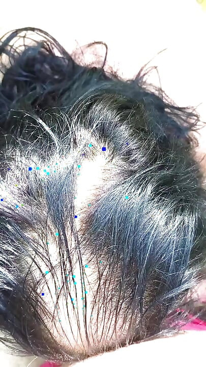 Su boca está dolorida por náuseas, puta le da la mejor paja que se la follan