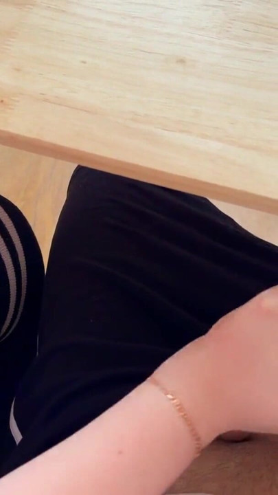 HIGH SCHOOLGIRL Handjob again in LITERATURE Class under the Table. | Clip 1
