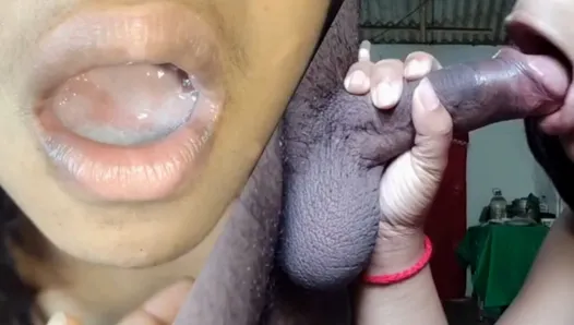 Sri lankan girlfriend gets a mouth full of cum