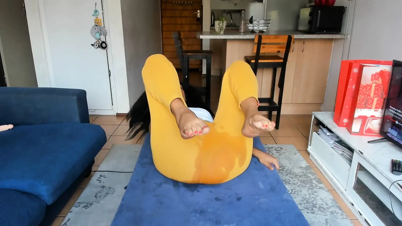 Squirting in leggings