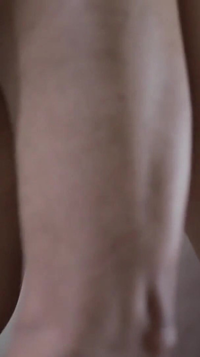 ピカピカのサテンランジェリー インドの女の子 - 太い尻の中出し爆発 | クリップ 2