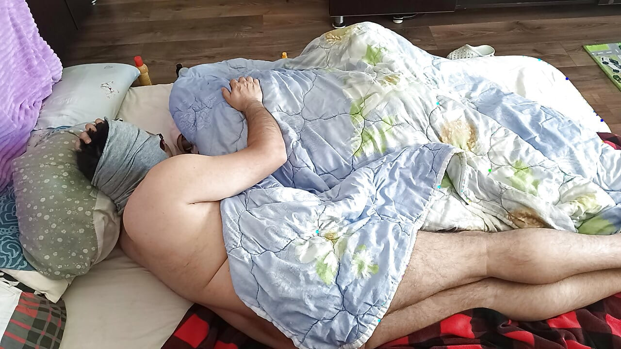 Hot foreplay with a couple, massage with oil on their bodies. Licks his wife's vulva until orgasm. Sensual oral sex of an amateu