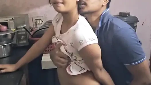 Hintli Ateşli Evli Kadın Anal Seks Sert Sikişiyor