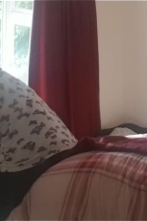 Žena se razmnožava s prljavim jezikom