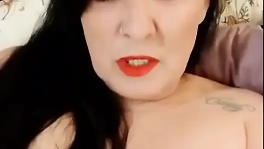 Pembicaraan kecil topless yawns closeup