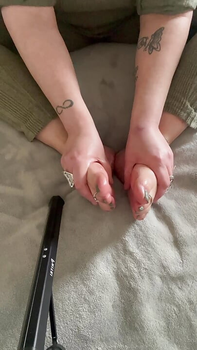 8 minutos de pura felicidade em frente dos meus pés bonitos