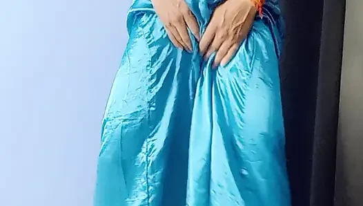 Üvey annem sari ve saten minyonumu çıkar