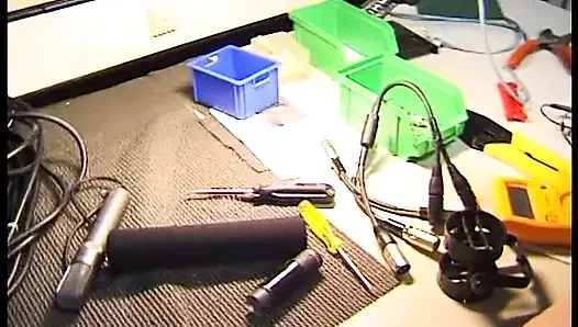 Pelacur brunette amatir disetubuhi dalam aksi pov