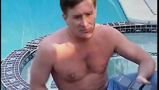 Fit-brocken liebt es, die enge fotze des schönen schätzchen am pool aus zu essen