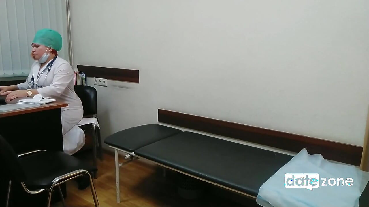 Sementara itu di Pejabat Doktor...